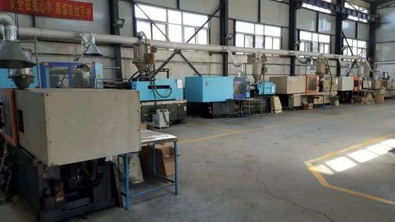 Serviço de moldagem de peças de plástico sob medida com produto de processamento de base de molde LKM.HASCO.DME