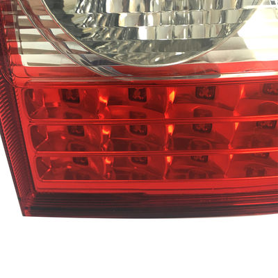 Peças plásticas automotivas personalizadas para faróis com dimensão estável e boa resistência às intempéries