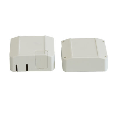 Produtos eletrónicos isolados em branco fosco para dispositivos de alimentação